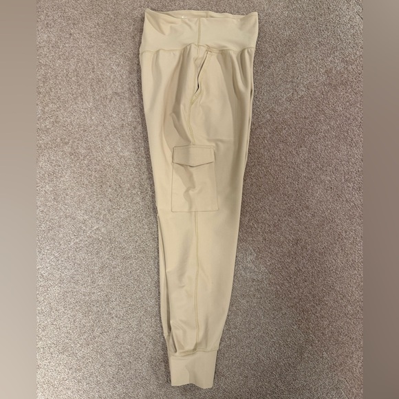 Old Navy Active High-Rise Jogger - Picture 4 of 7